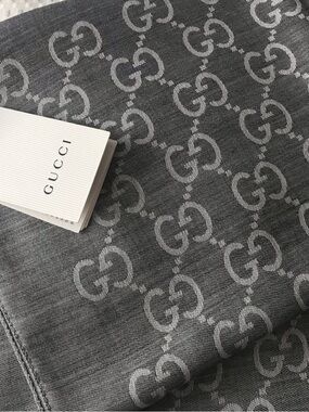 Gucci Gray GG Jacquard Logo Scarf🩶🤍